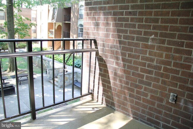 Building Photo - 3360 Woodburn Rd