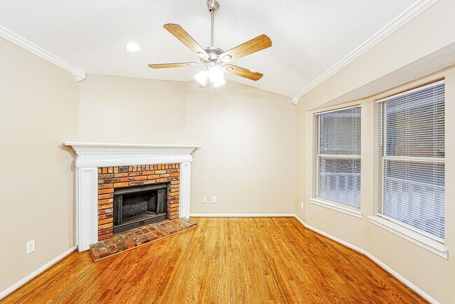 Building Photo - 5837 Janet Dr