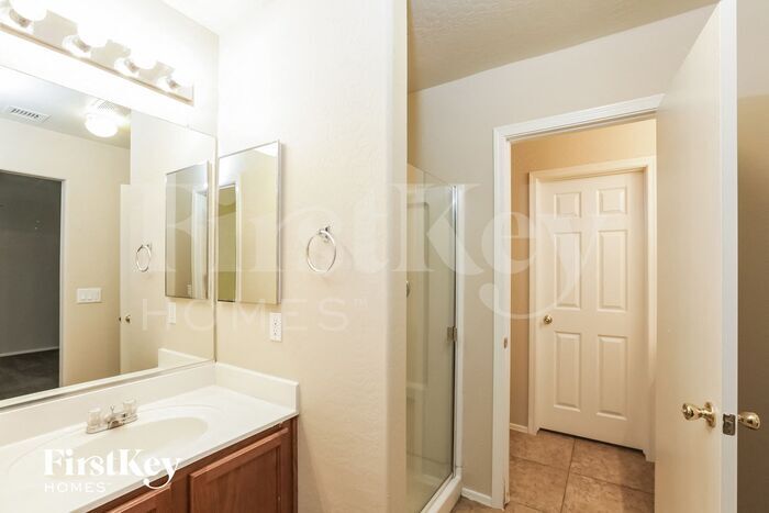 Building Photo - 22037 W Solano Dr