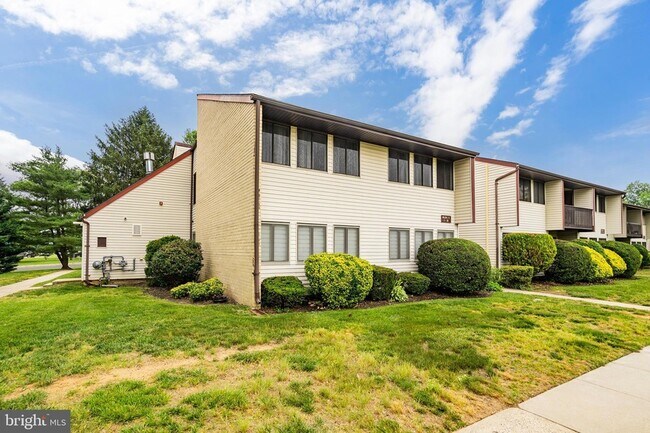 Building Photo - 2 Avon Dr