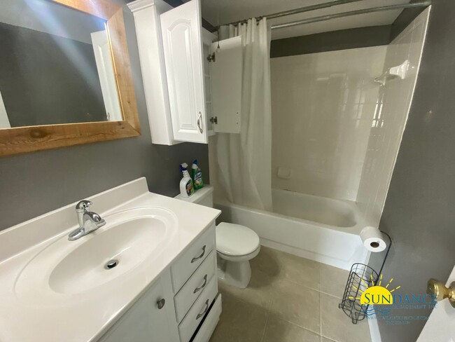 Building Photo - Beautiful 2 Bedroom Unit in Finisterra!