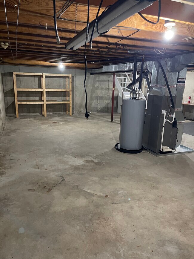 Building Photo - 4465 W Milham Ave