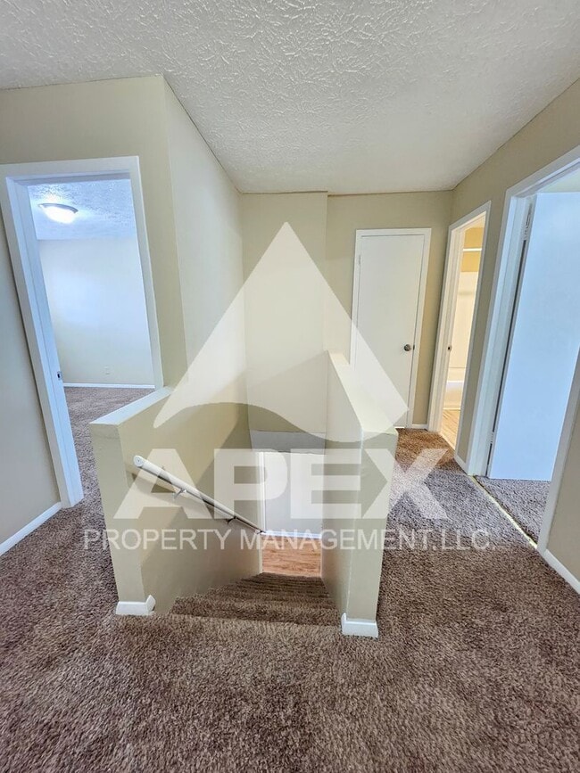 Building Photo - Nice 3Bd 1.5 Townhouse in WEST KNOX off Ce...