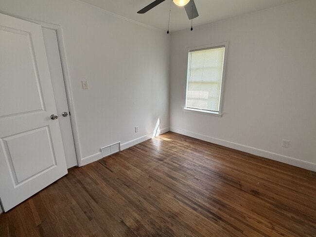 Building Photo - 914 Stratford Rd