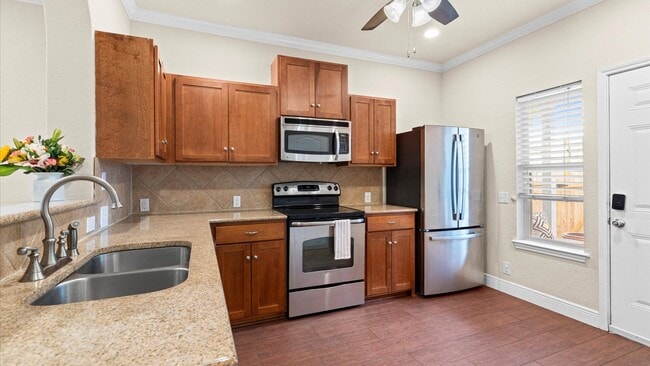 Building Photo - Beautifully Updated Smart Home Near Downtown San Antonio