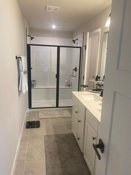 Primary bathroom - 211 Pryor Dr