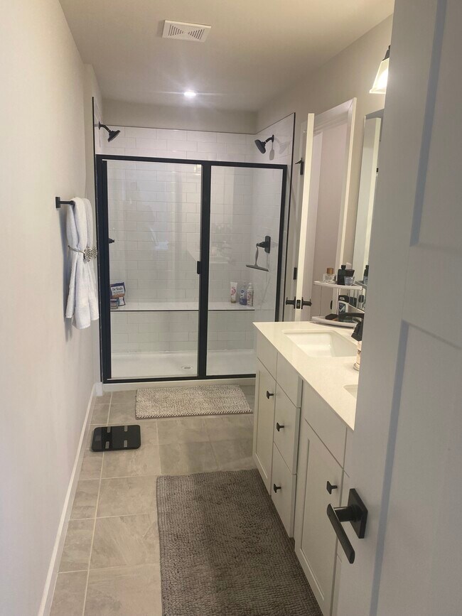 Primary bathroom - 211 Pryor Dr