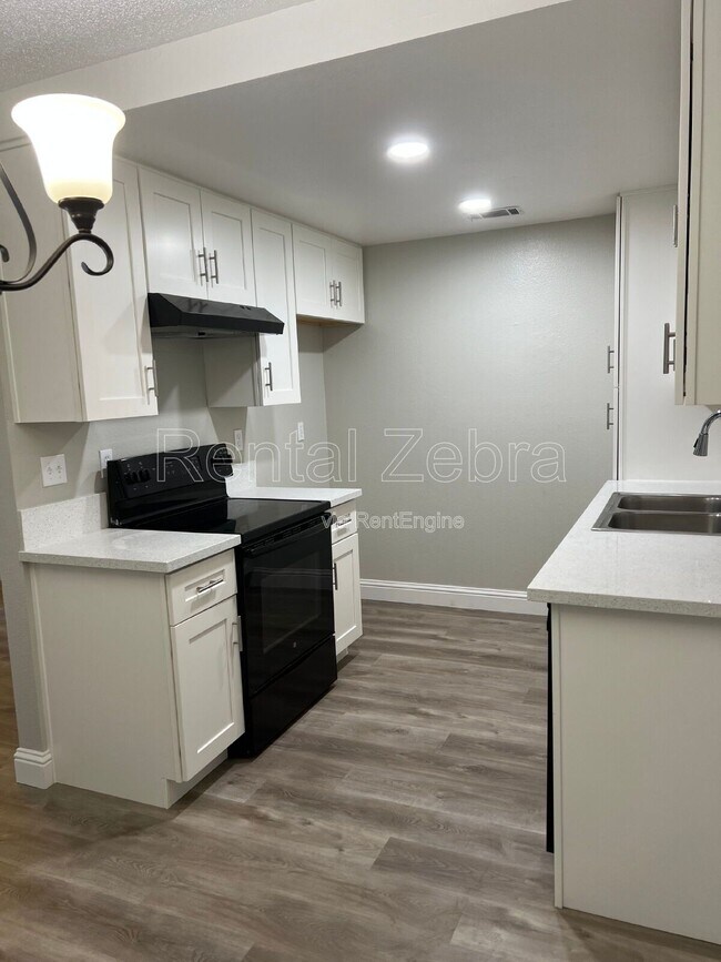 Building Photo - 1313 Floyd Ave