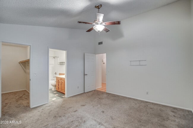 Building Photo - 815 E Calle Del Norte