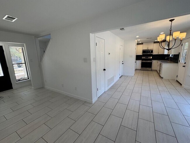 Building Photo - 12604 Shady Acres Dr