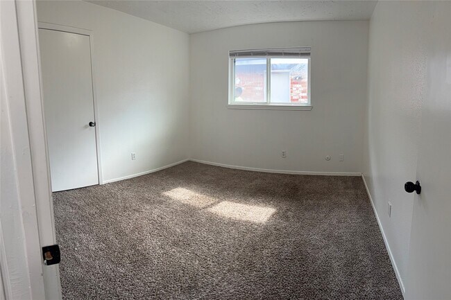 Building Photo - 13035 Bassford Dr