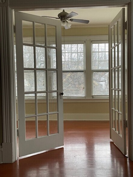 Bedroom - 1004 Scott St