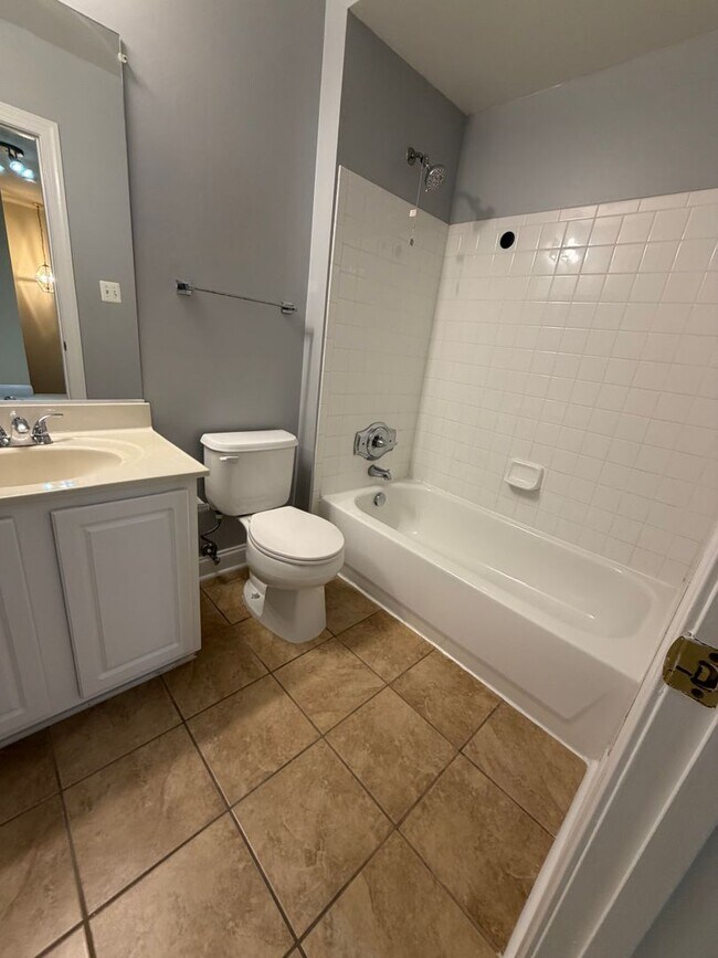 Building Photo - 908 Orchard Ridge Dr