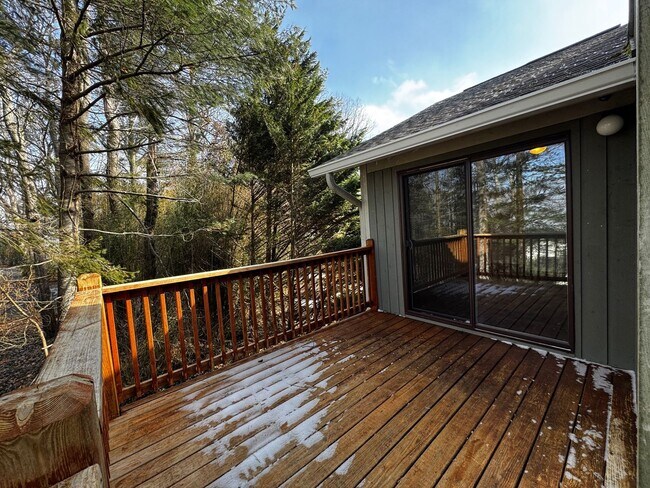 Building Photo - Central AVL Condo - Huge Deck, Views and Community Pool