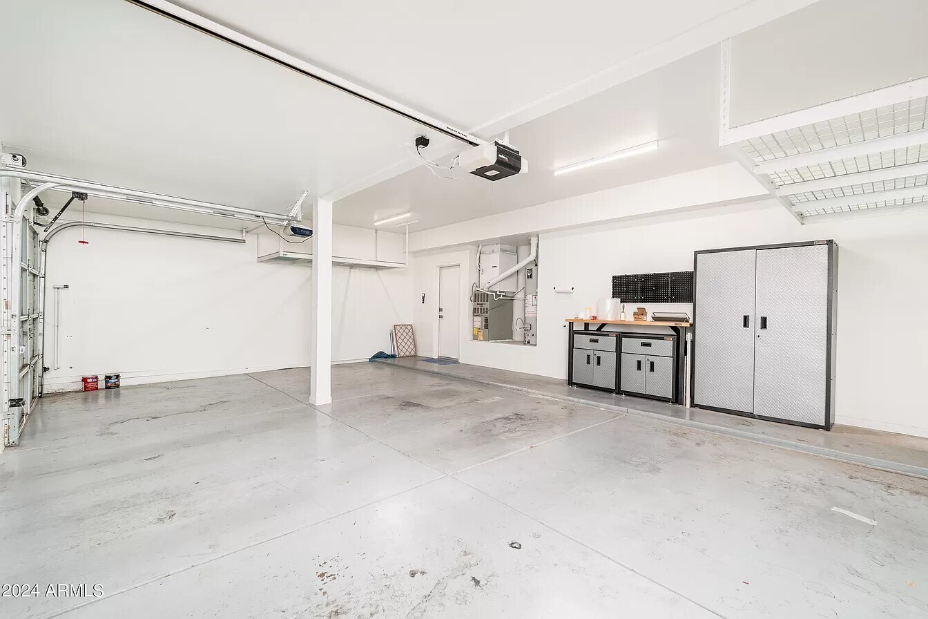 Garage - 6739 E Gelding Dr
