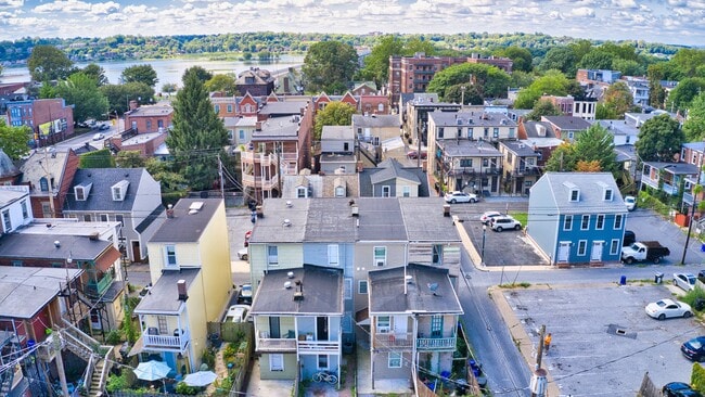 Building Photo - 913 Penn St