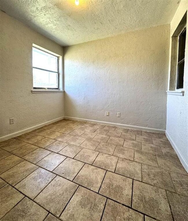 Building Photo - 17 NW 25th St