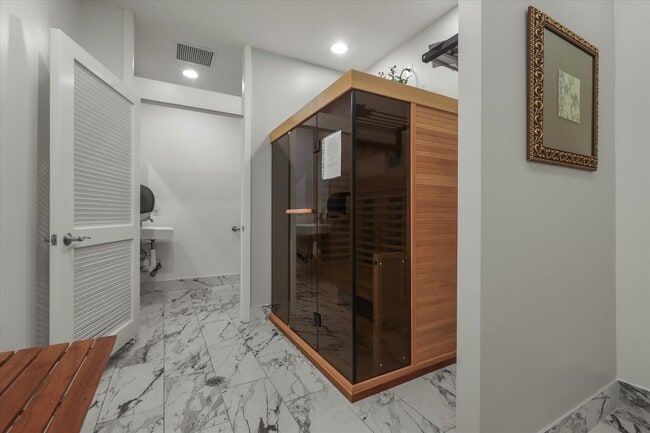 Building Photo - 121 N Monroe St