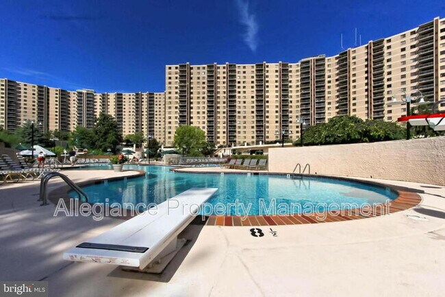 Building Photo - 309 Yoakum Pkwy