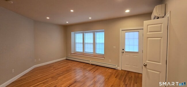 Building Photo - 154 Washington St