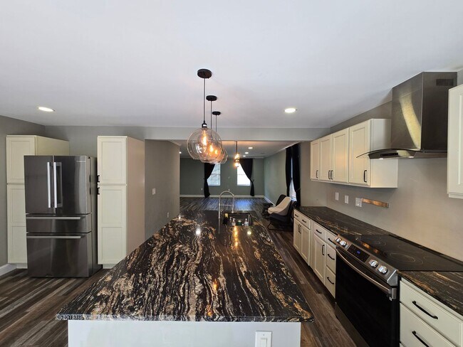 Building Photo - Downtown Greensboro Stunner – Fully Renova...