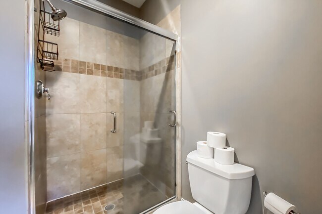 Building Photo - Warm and Luxurious 4 bedroom Executive Estate