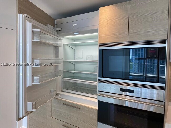 Building Photo - 17301 Biscayne Blvd