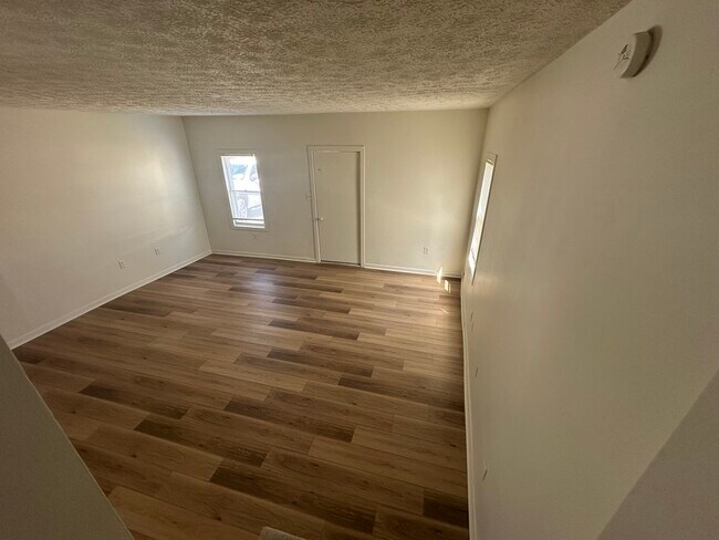 Building Photo - 219 Huston St