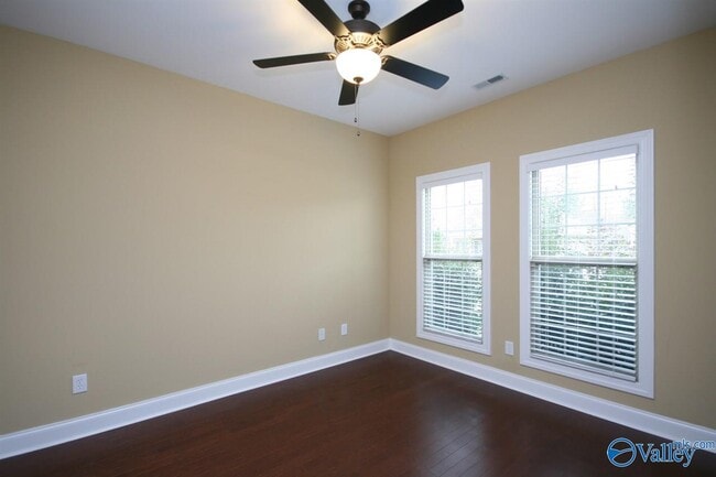 Building Photo - 231 Grove Village Way