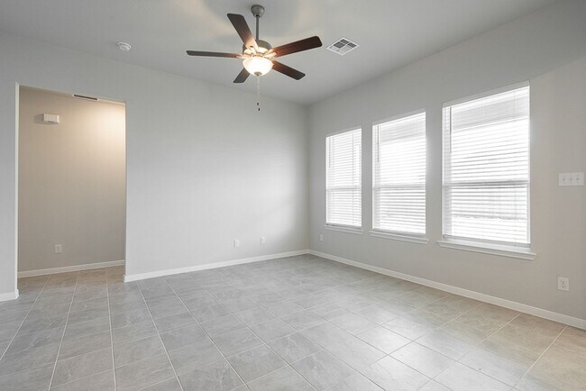 Building Photo - Pre-Leasing Now for Mid-July – Westfield C...