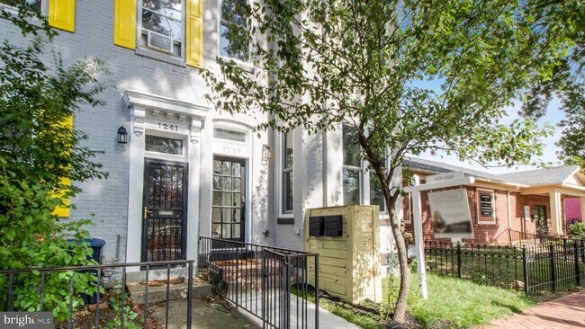 Building Photo - 1239 5th St NW