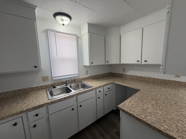 Building Photo - 338 N 2nd St