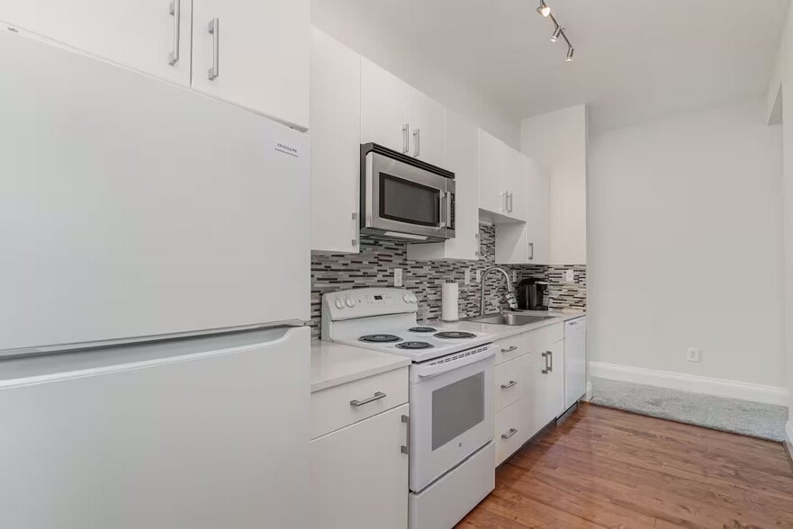 Kitchen - 440 Hopkins St