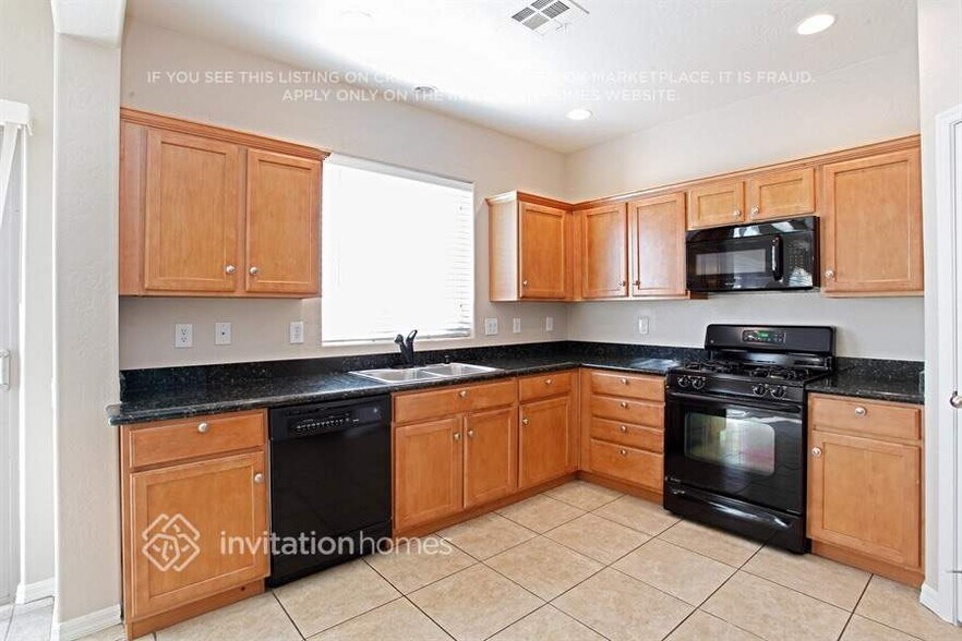 Building Photo - 4461 W Galapagos Ave