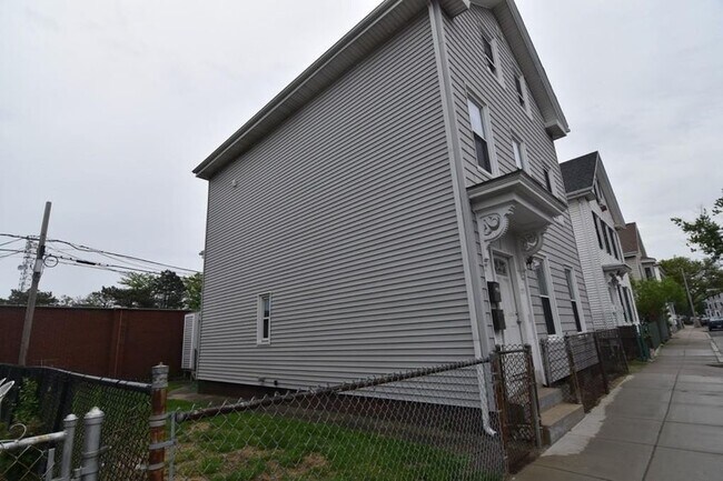 Primary Photo - 175 Sydney St