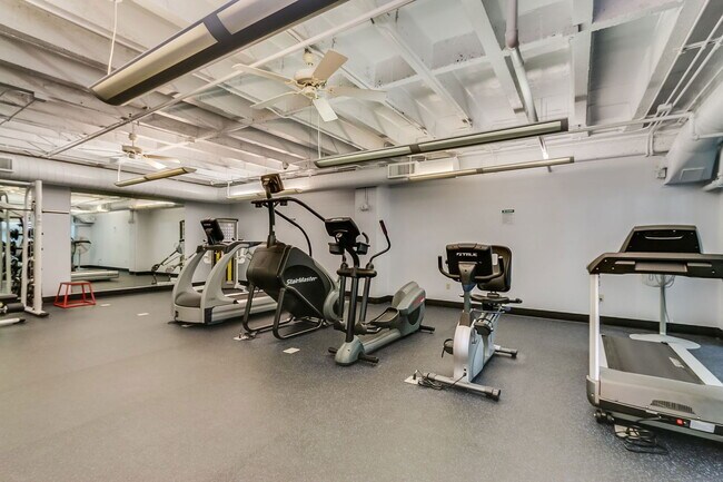 Building Photo - 114 W Adams St