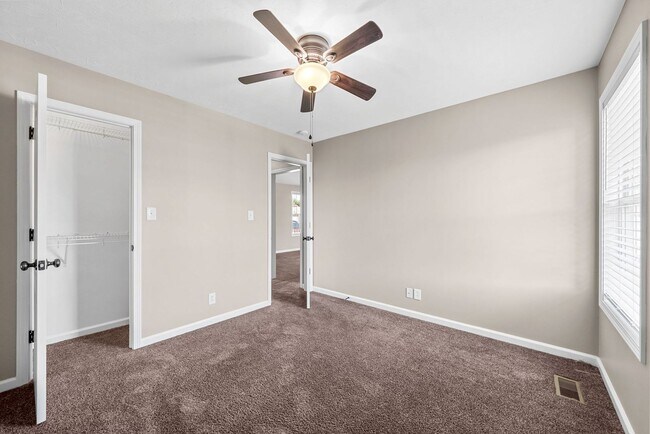 Building Photo - 3 Bedroom Pet Friendly Home For Rent Close...