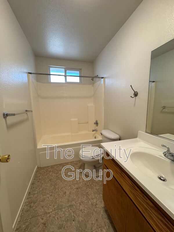 Building Photo - 1336 S Santa Fe St