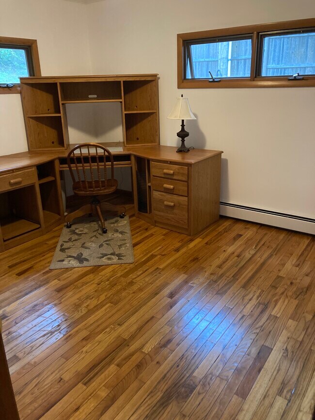 Building Photo - 126 W Shore Dr