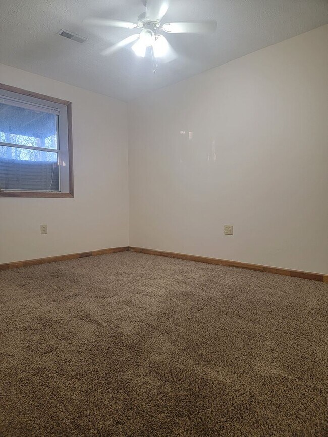 Building Photo - 1137 Dale Dr