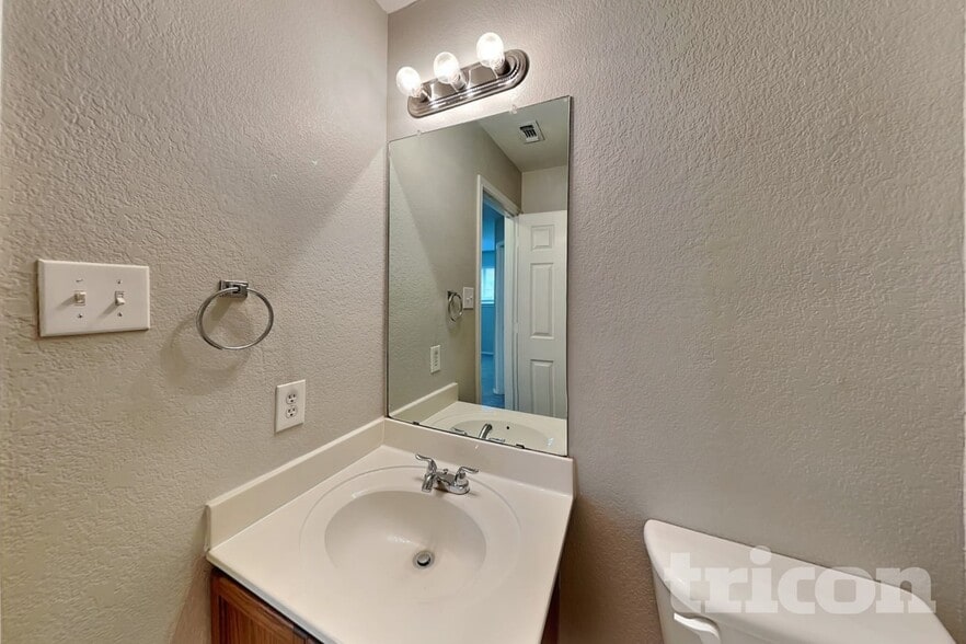 Building Photo - 8210 Grissom Cir