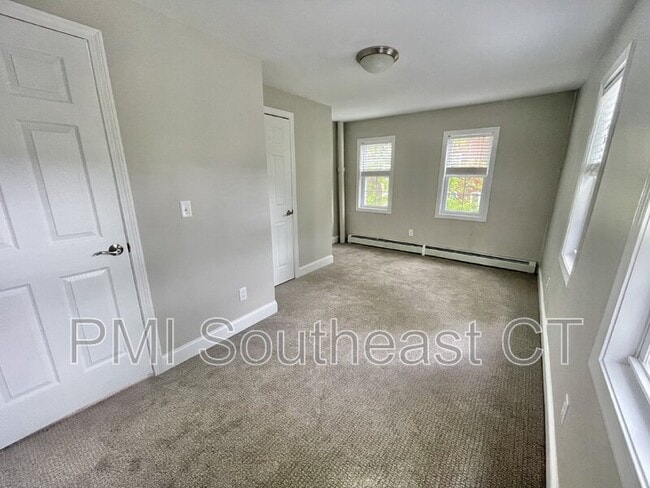 Building Photo - 253 Yantic St