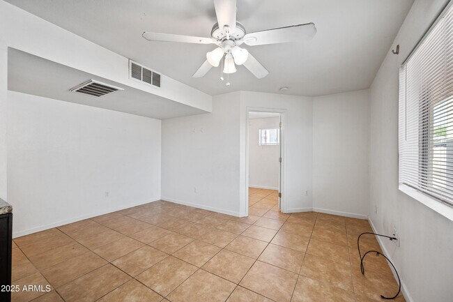 Building Photo - 3949 E Earll Dr