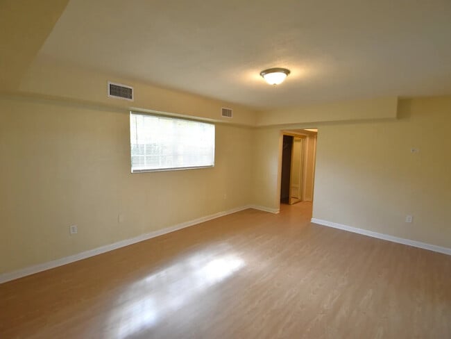 Building Photo - 3822 S Lake Terrace