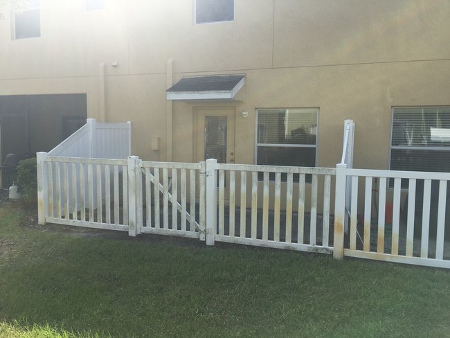 Building Photo - Townhome in the Hammocks