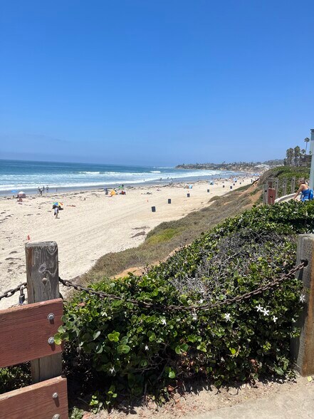Walk to Tourmaline beach in 7 minutes - 919 Agate St