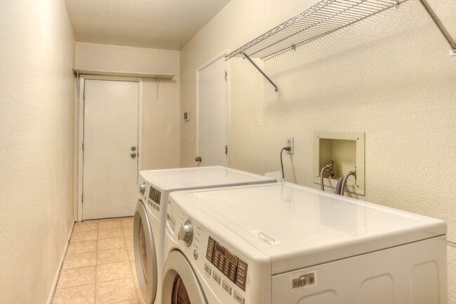 Building Photo - 1422 S Moonflower Ln