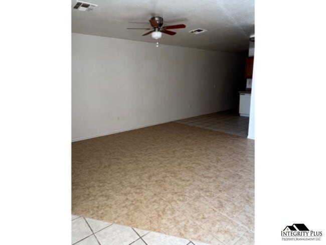 Building Photo - 3 bedroom 2 bath