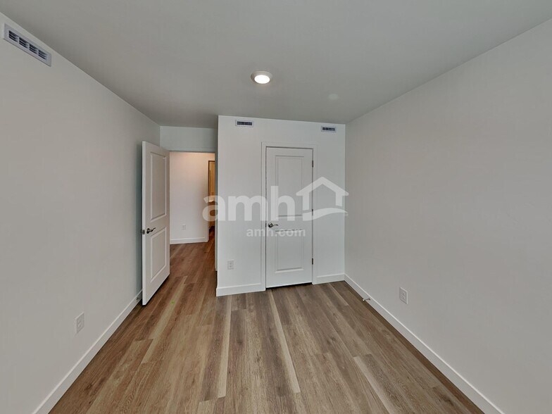 Building Photo - 9561 E Harkes Dr