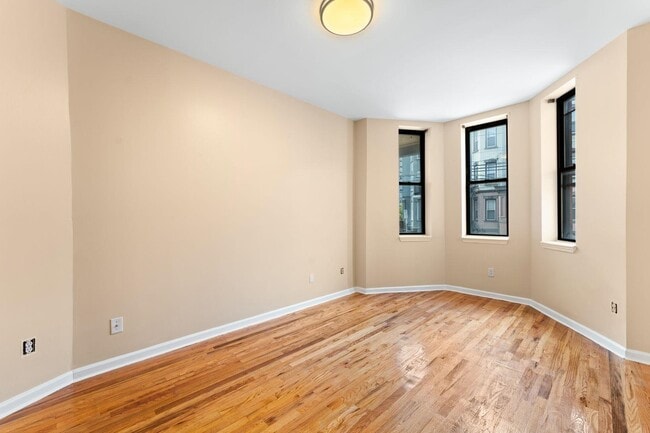 Building Photo - 378 Baldwin Ave